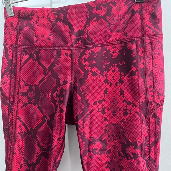 Lululemon Crop 17” - Picture 2 of 3